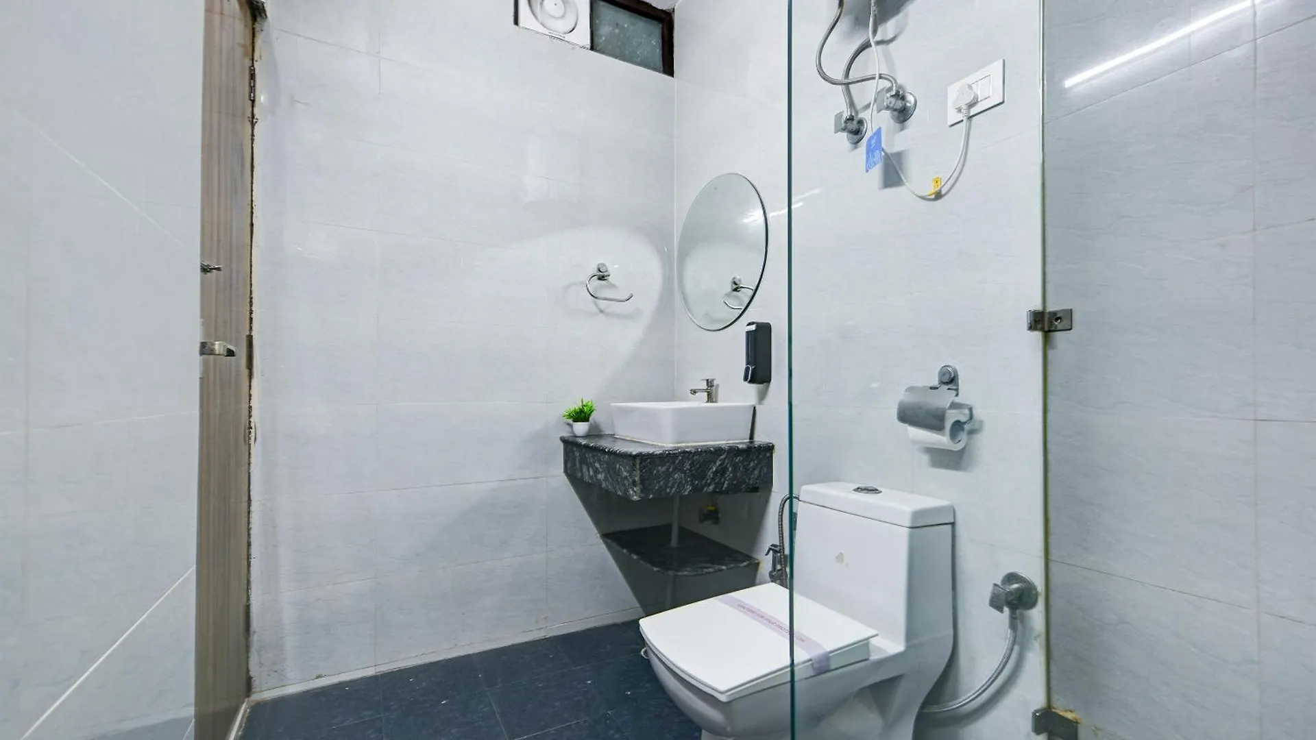 *** Hotel Gallivanto Inn Delhi  India