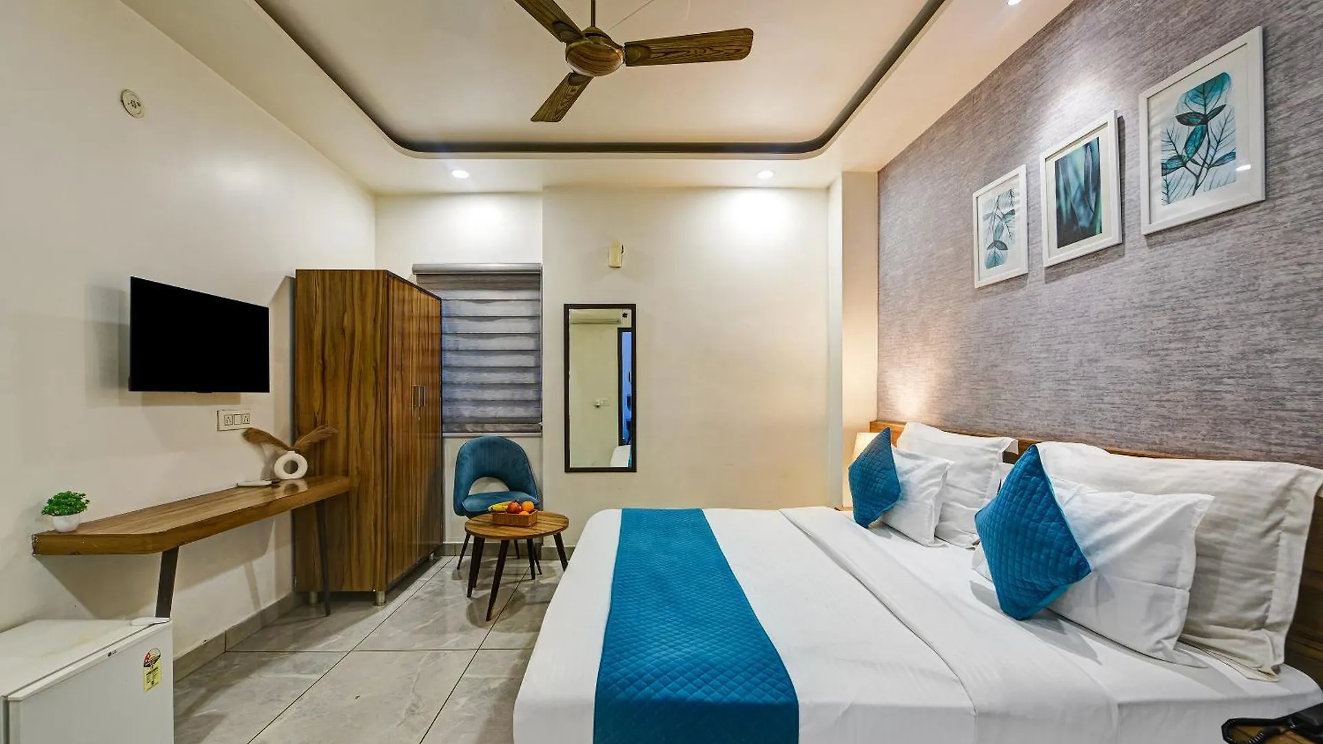 Gallivanto Inn Delhi  Hotel